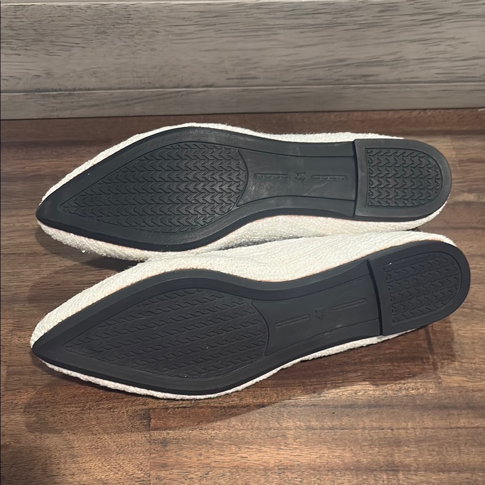 Elegant White Loafers with Gold Accent - Picture 3 of 3